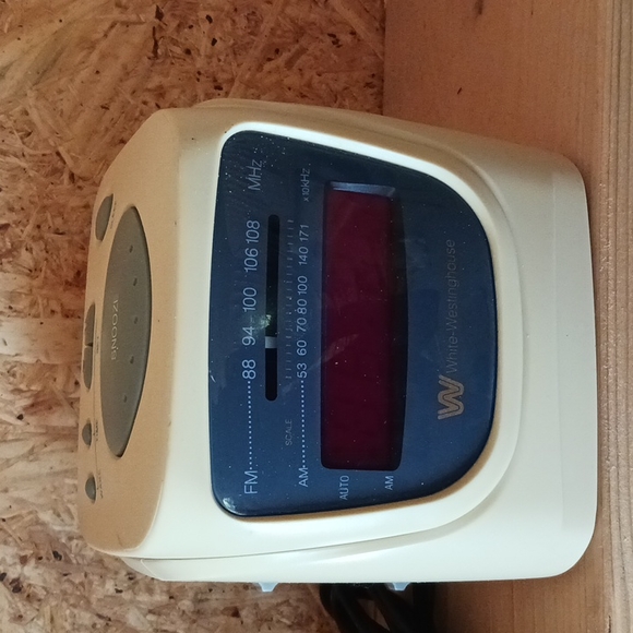 Westinghouse | Other | Vintage White Westinghouse Am Fm Digital Clock ...